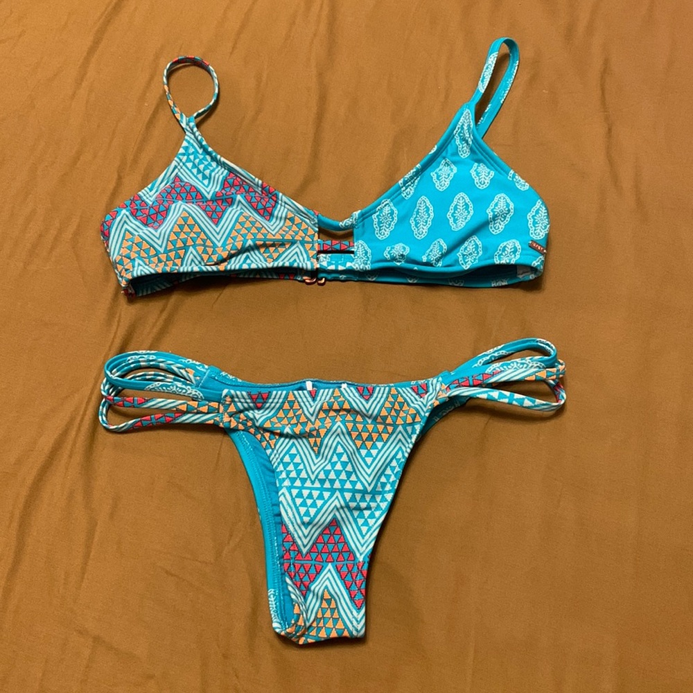 Roxy teeny bikini